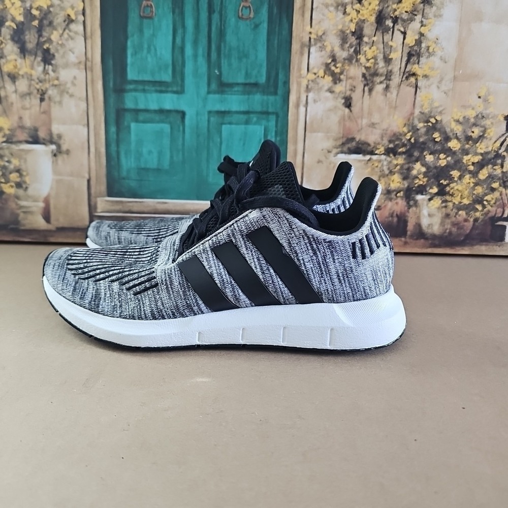 Adidas Swift Run J Cloud White Black Knit Running‎ Sneakers EE7022 IF2974